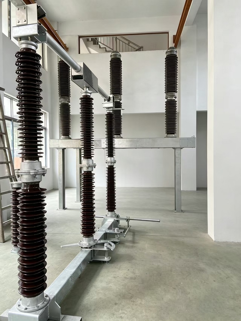 Întrerupător de deconectare de 220 kV pentru aplicații în exteriorul stațiilor de înaltă tensiune